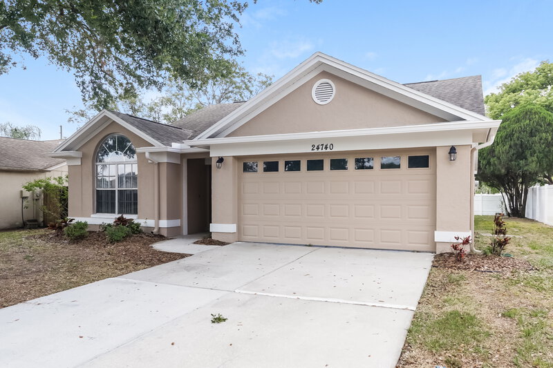 2,265/Mo, 24740 Silversmith Dr Lutz, FL 33559 Front View