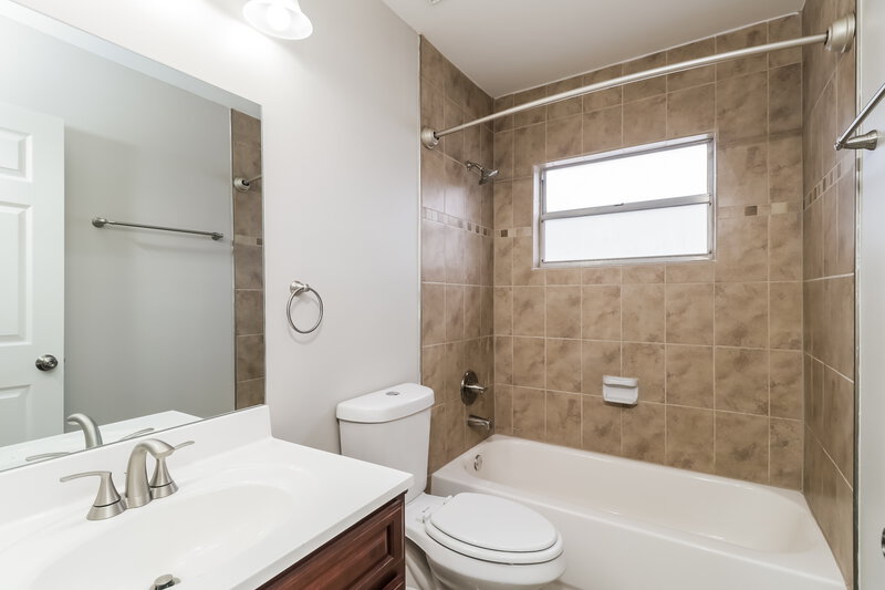 2,265/Mo, 24740 Silversmith Dr Lutz, FL 33559 Main Bathroom View 2