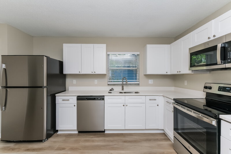 1,920/Mo, 1033 S New York Ave Lakeland, FL 33803 Kitchen View