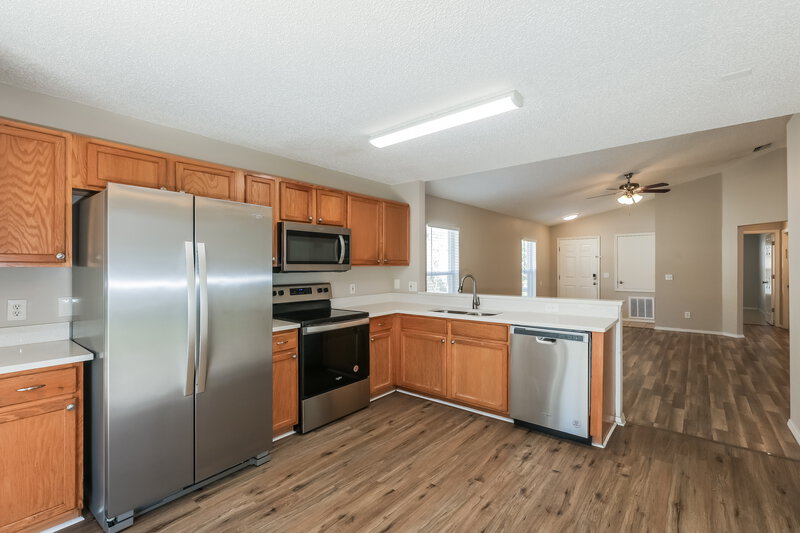 2,090/Mo, 8733 Morrison Oaks Ct Temple Terrace, FL 33637 Kitchen View 3