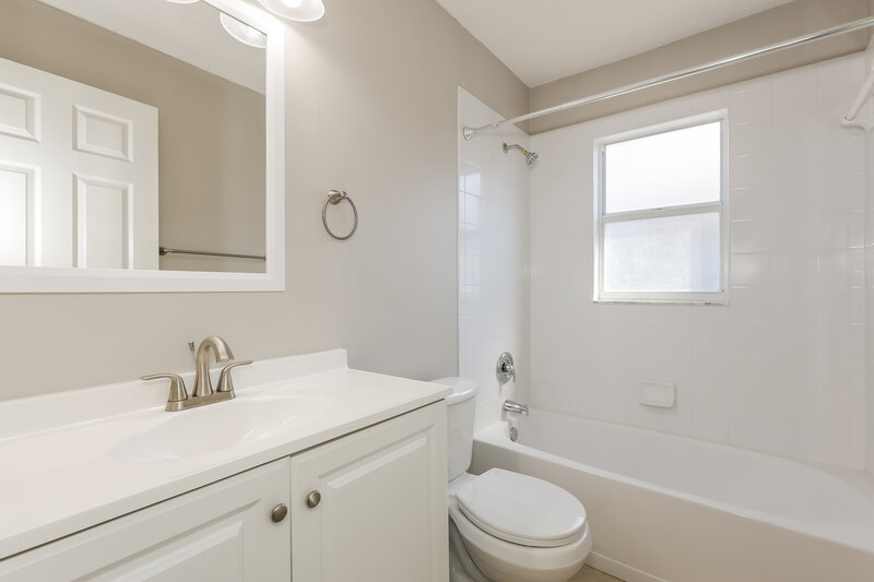 2,090/Mo, 8733 Morrison Oaks Ct Temple Terrace, FL 33637 Bathroom View