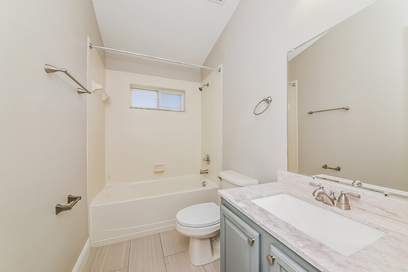 2,535/Mo, 11451 Weston Course Loop Riverview, FL 33579 Bathroom View