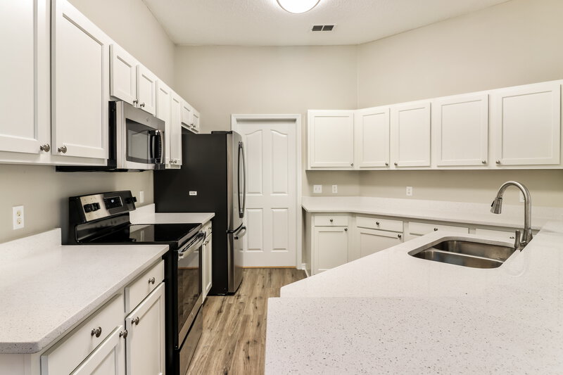 3,320/Mo, 13504 Spotted Fawn Pl Tampa, FL 33626 Kitchen View 2