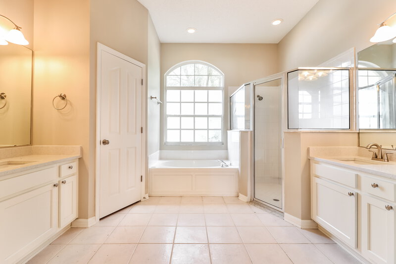 3,320/Mo, 13504 Spotted Fawn Pl Tampa, FL 33626 Main Bathroom View