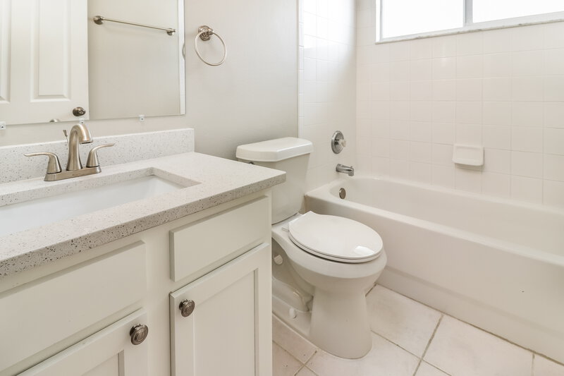 3,320/Mo, 13504 Spotted Fawn Pl Tampa, FL 33626 Bathroom View