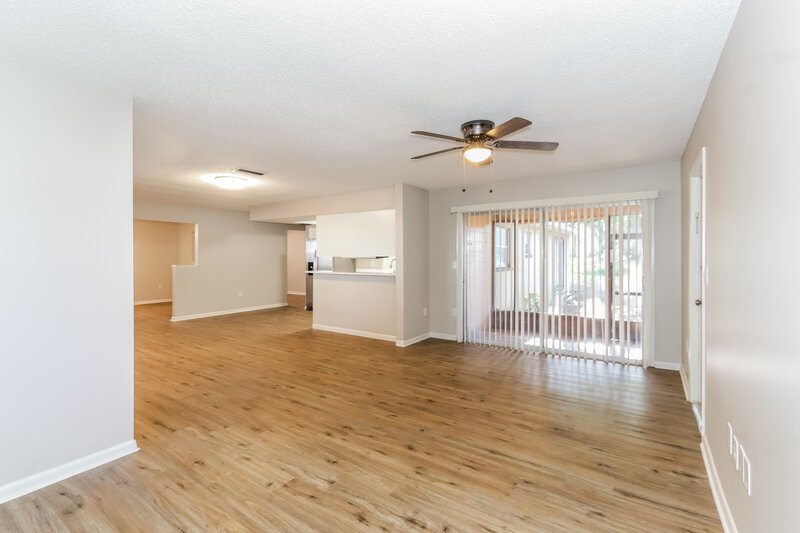 2,000/Mo, 4938 Hidden Hills Dr Lakeland, FL 33812 Living Room View 3