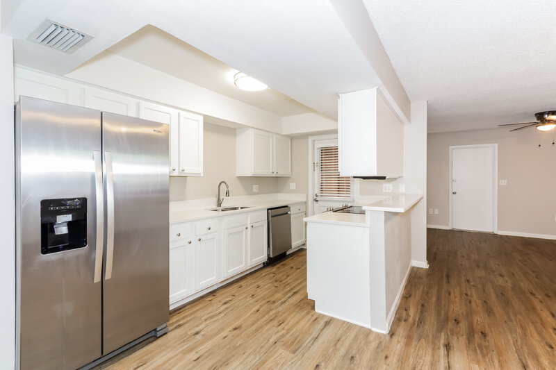 2,000/Mo, 4938 Hidden Hills Dr Lakeland, FL 33812 Kitchen View