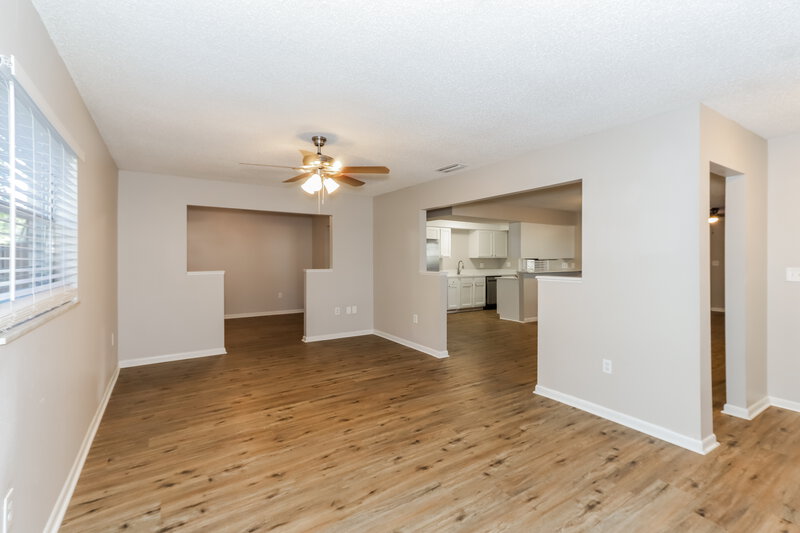 2,000/Mo, 4938 Hidden Hills Dr Lakeland, FL 33812 Family Room View 2
