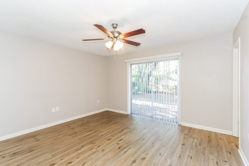 2,000/Mo, 4938 Hidden Hills Dr Lakeland, FL 33812 Main Bedroom View