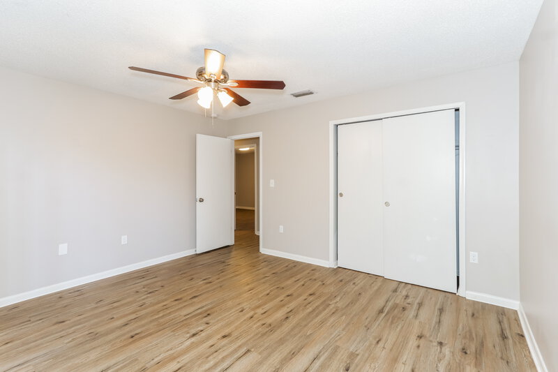 2,000/Mo, 4938 Hidden Hills Dr Lakeland, FL 33812 Main Bedroom View 2