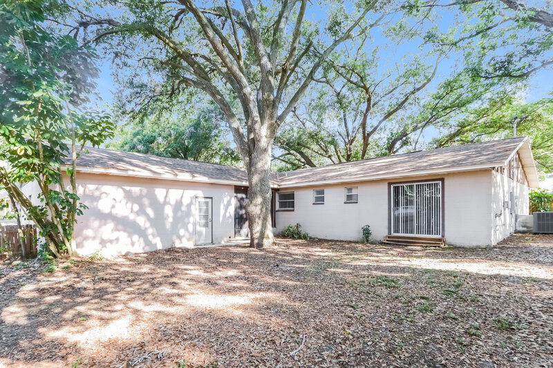 2,000/Mo, 4938 Hidden Hills Dr Lakeland, FL 33812 Rear View