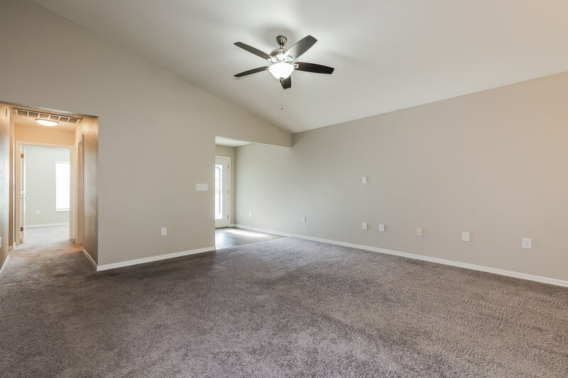 1,950/Mo, 8006 Brookeshire Dr Lakeland, FL 33809 Living Room View