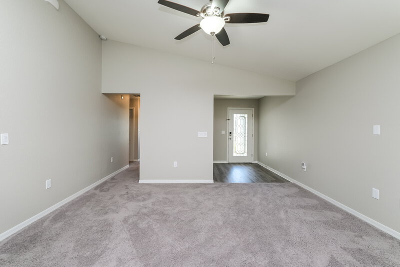 3,170/Mo, 8006 Brookeshire Dr Lakeland, FL 33809 Living Room View 2