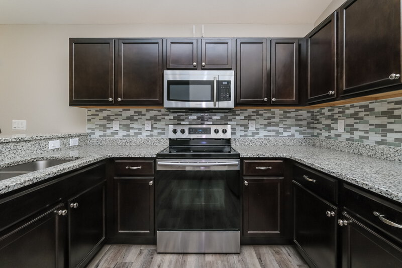 3,170/Mo, 8006 Brookeshire Dr Lakeland, FL 33809 Kitchen View