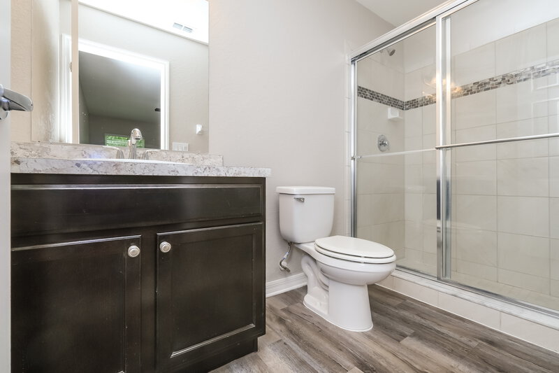 3,170/Mo, 8006 Brookeshire Dr Lakeland, FL 33809 Main Bathroom View