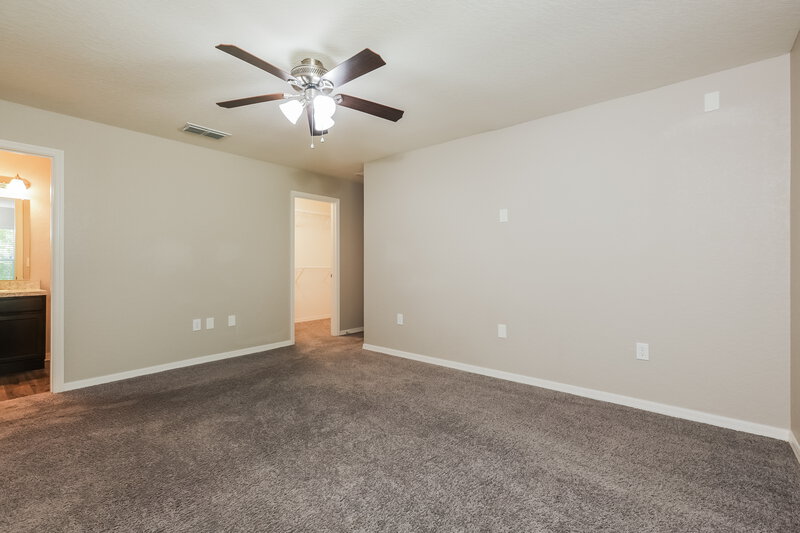 1,950/Mo, 8006 Brookeshire Dr Lakeland, FL 33809 Main Bedroom View 2