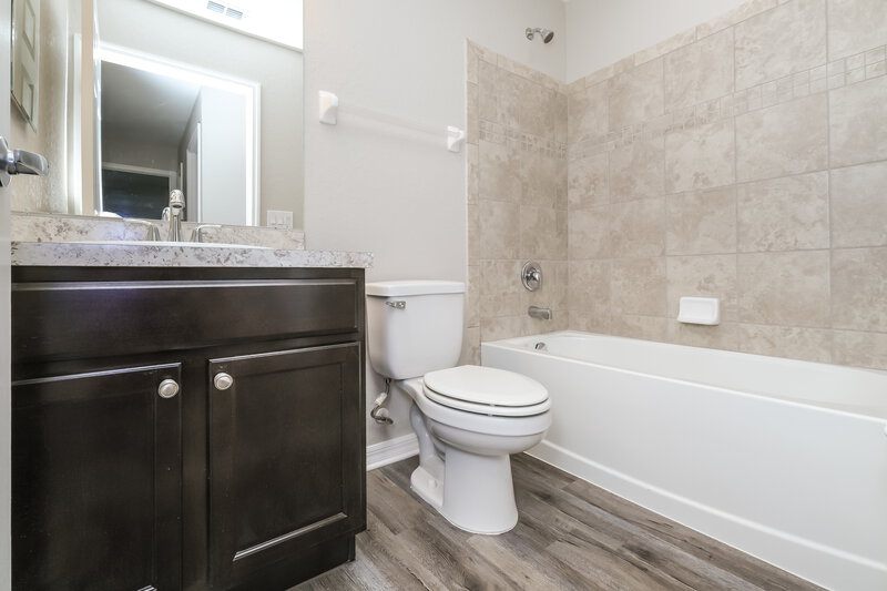 3,170/Mo, 8006 Brookeshire Dr Lakeland, FL 33809 Bathroom View