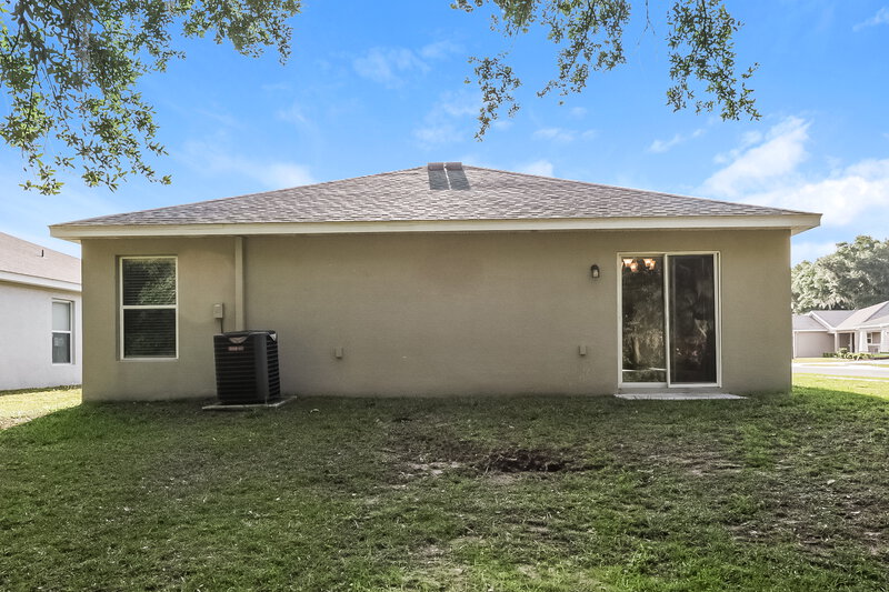 1,950/Mo, 8006 Brookeshire Dr Lakeland, FL 33809 Rear View