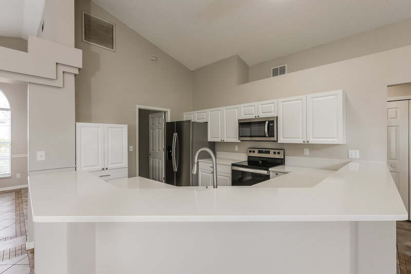 2,780/Mo, 3322 Silverpond Dr Plant City, FL 33566 Kitchen View