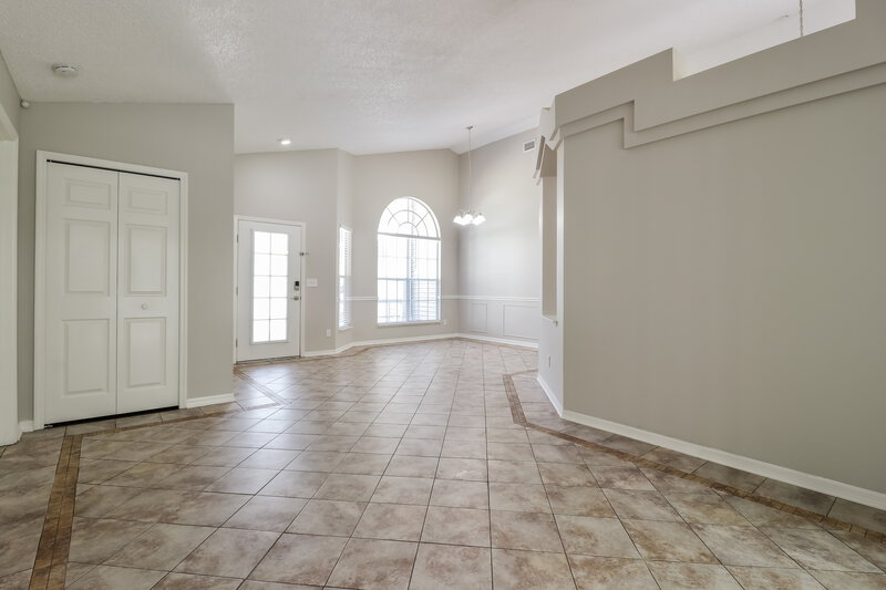 2,940/Mo, 3322 Silverpond Dr Plant City, FL 33566 Family Room View 2