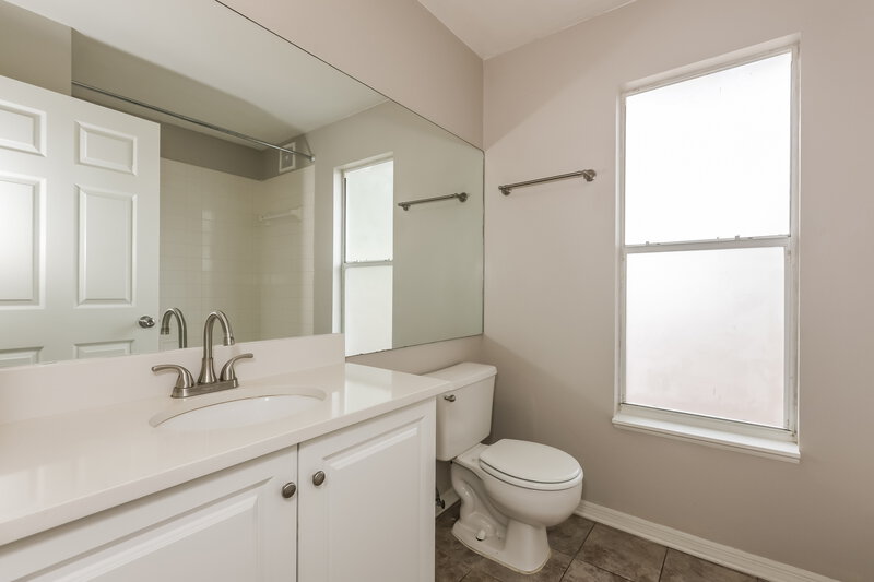2,780/Mo, 3322 Silverpond Dr Plant City, FL 33566 Bathroom View