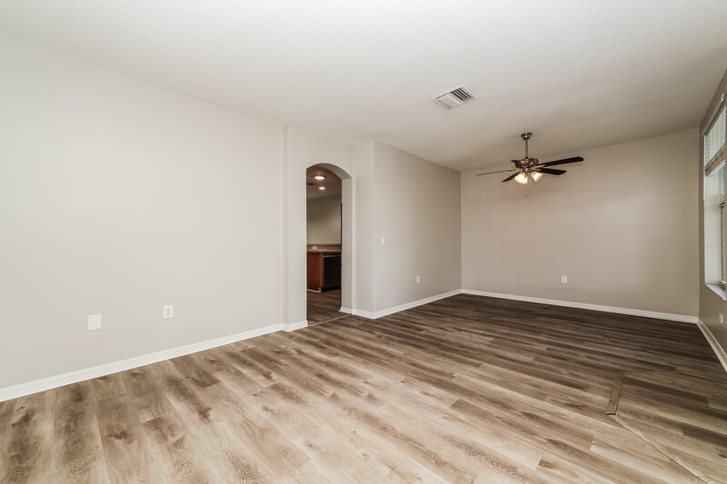 2,275/Mo, 1516 Blue Magnolia Rd Brandon, FL 33510 Living Room View 2