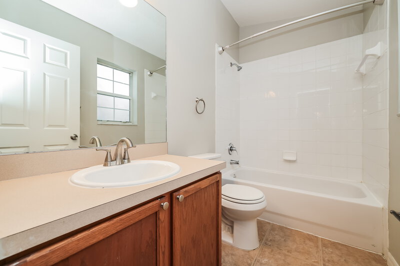 2,275/Mo, 1516 Blue Magnolia Rd Brandon, FL 33510 Main Bathroom View