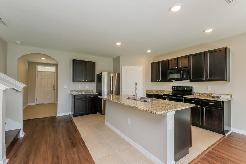 2,860/Mo, 12007 Gillingham Harbor Ln Gibsonton, FL 33534 Kitchen View
