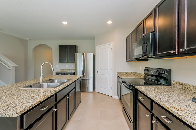 2,860/Mo, 12007 Gillingham Harbor Ln Gibsonton, FL 33534 Kitchen View 2