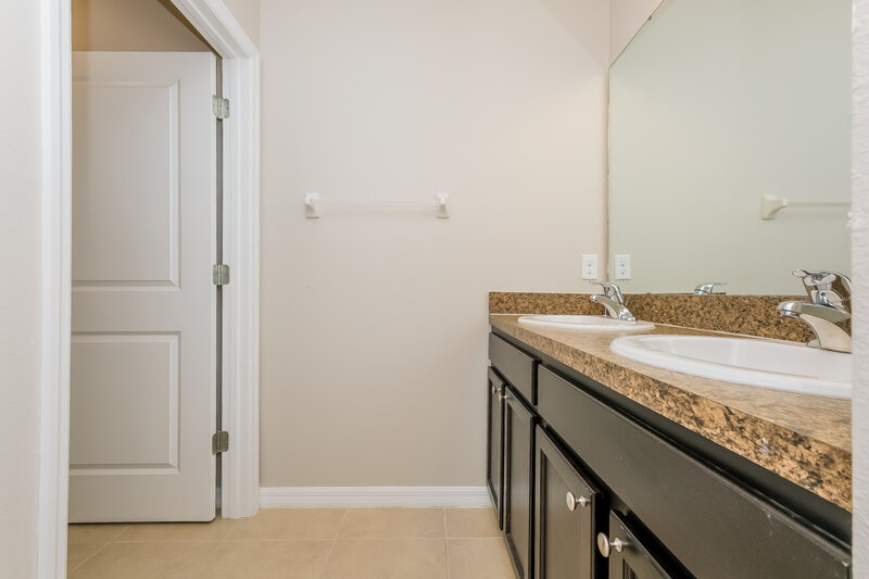 2,860/Mo, 12007 Gillingham Harbor Ln Gibsonton, FL 33534 Main Bathroom View 3