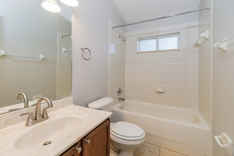 2,595/Mo, 7442 Citrus Blossom Dr Land O Lakes, FL 34637 Bathroom View