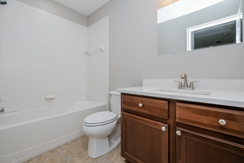 1,990/Mo, 6739 Holly Heath Dr Riverview, FL 33578 Main Bathroom View