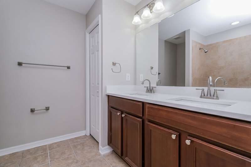 1,990/Mo, 6739 Holly Heath Dr Riverview, FL 33578 Bathroom View