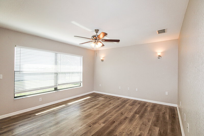 1,900/Mo, 13114 Scottville St Spring Hill, FL 34609 Main Bedroom View 2