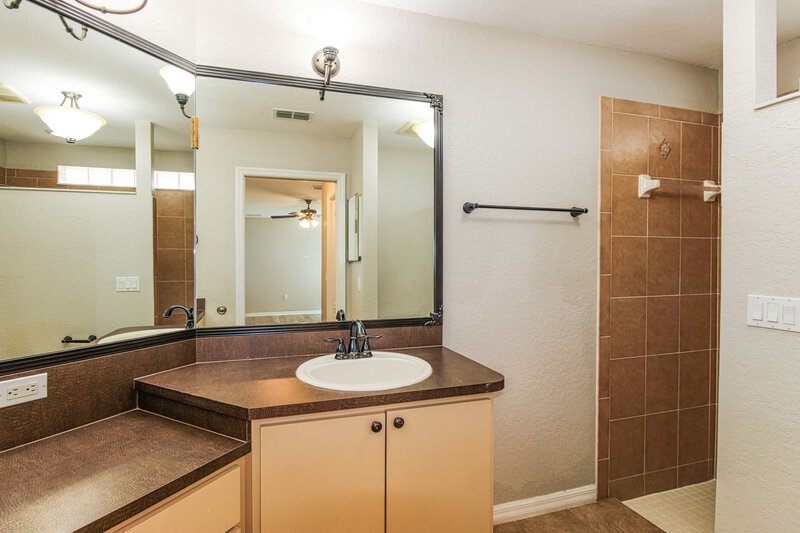 1,900/Mo, 13114 Scottville St Spring Hill, FL 34609 Main Bathroom View 2