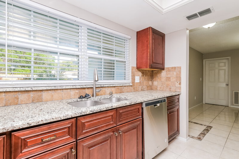 2,300/Mo, 1178 Breeze Dr Largo, FL 33770 Kitchen View