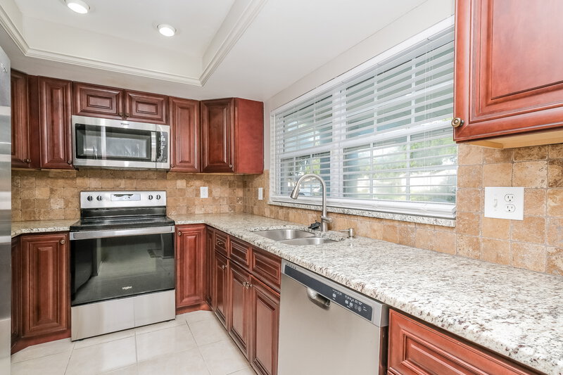 2,300/Mo, 1178 Breeze Dr Largo, FL 33770 Kitchen View 2