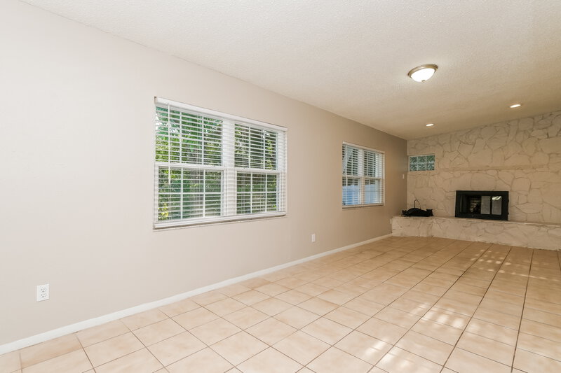 2,300/Mo, 1178 Breeze Dr Largo, FL 33770 Family Room View 2