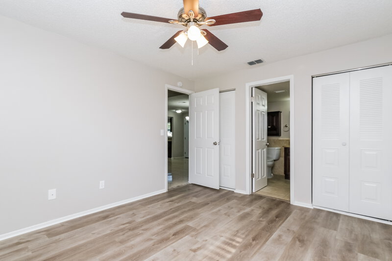 2,300/Mo, 1178 Breeze Dr Largo, FL 33770 Main Bedroom View 2