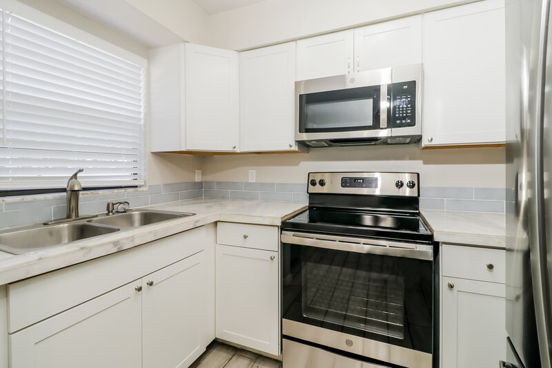 1,740/Mo, 4125 Chowen Dr Lakeland, FL 33810 Kitchen View