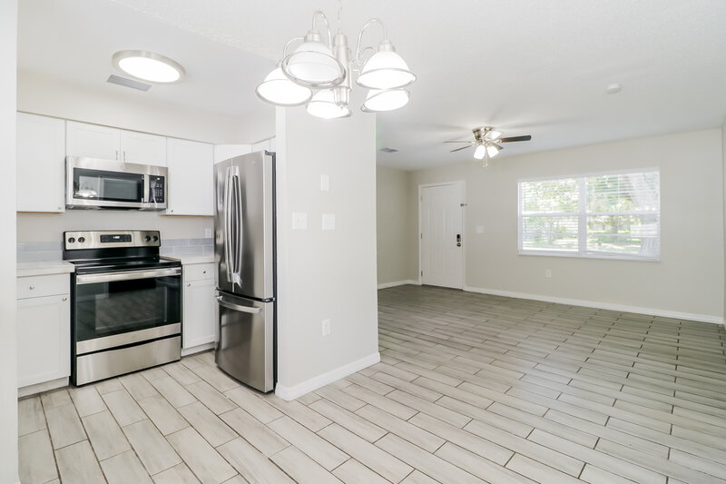 1,740/Mo, 4125 Chowen Dr Lakeland, FL 33810 Kitchen View 2