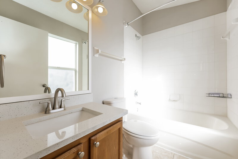 1,770/Mo, 30138 Wellesley Way Zephyrhills, FL 33543 Main Bathroom View