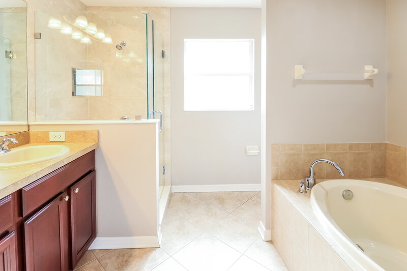 2,370/Mo, 7926 Citrus Blossom Dr Land O Lakes, FL 34637 Bathroom View
