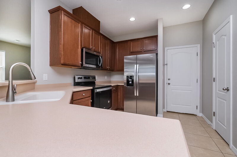 4,340/Mo, 6139 Trent Creek Dr Ruskin, FL 33573 Kitchen View