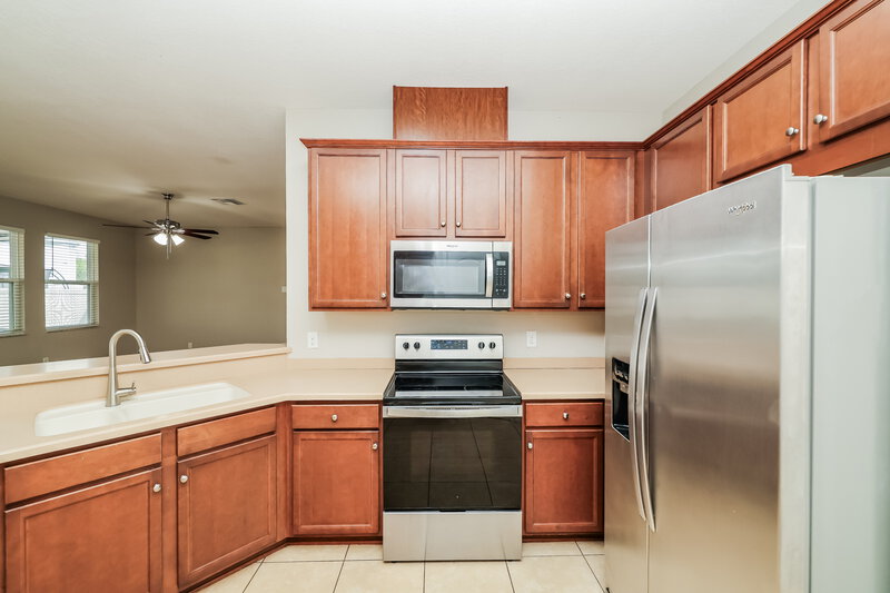 2,575/Mo, 6139 Trent Creek Dr Ruskin, FL 33573 Kitchen View