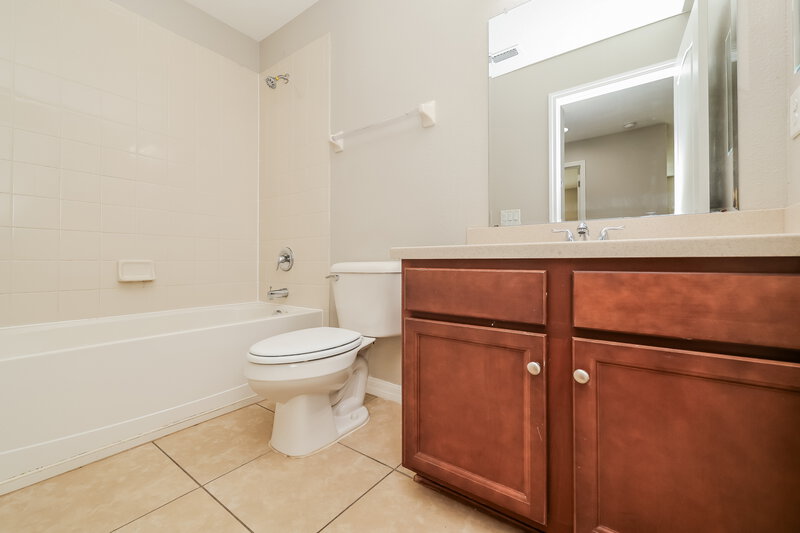 2,575/Mo, 6139 Trent Creek Dr Ruskin, FL 33573 Bathroom View