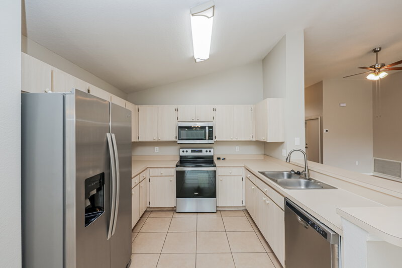 2,105/Mo, 5322 Watson Rd Riverview, FL 33578 Kitchen View