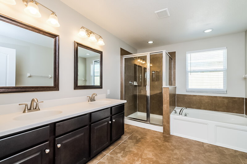 2,370/Mo, 6135 Trent Creek Dr Ruskin, FL 33573 Main Bathroom View