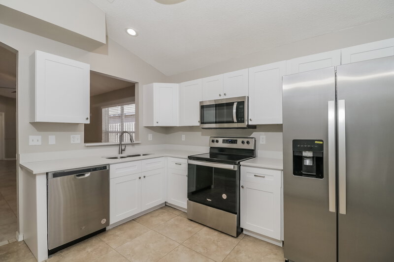 1,860/Mo, 28709 Seashell Ct Wesley Chapel, FL 33545 Kitchen View