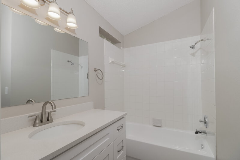 1,860/Mo, 28709 Seashell Ct Wesley Chapel, FL 33545 Bathroom View